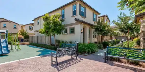 1513 Sylvia St