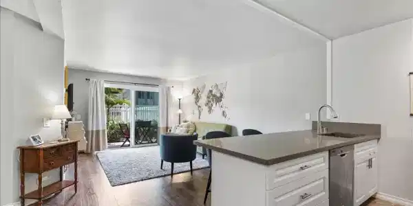 8036 Linda Vista