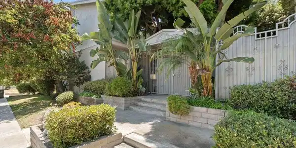 2112 Warfield Avenue