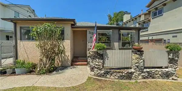 2121 Marshallfield Lane