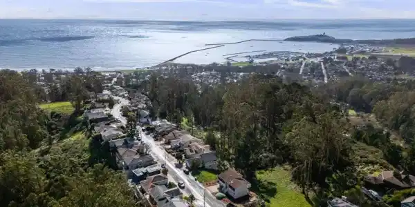 563 El Granada Boulevard