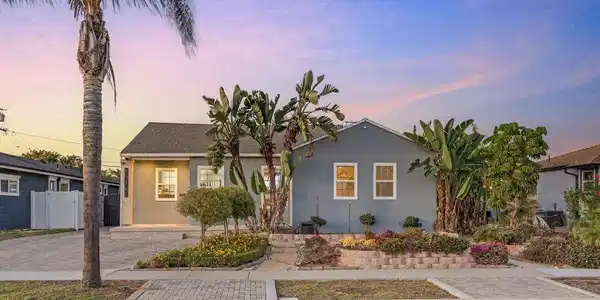 5425 W 119th Place