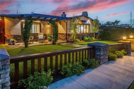 1029 E Acacia