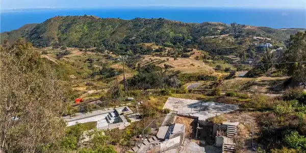21135 Saddle Peak