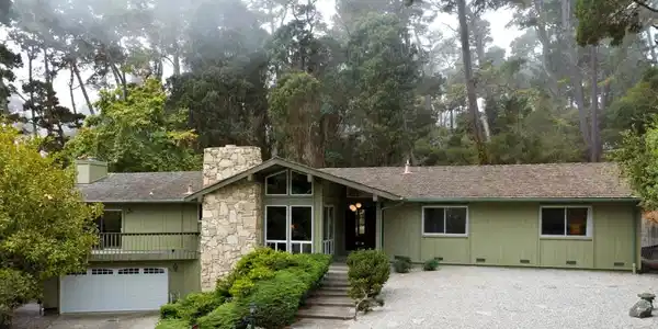 10 Wyndemere Vale