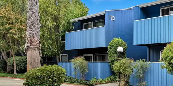 123 Piccadilly Place