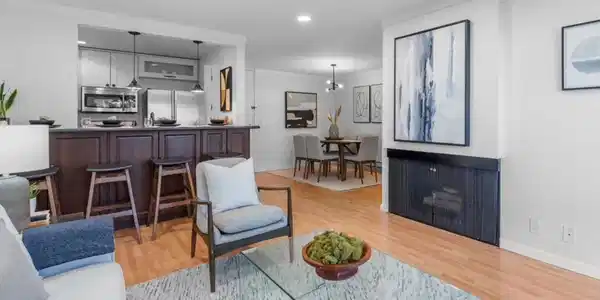 316 N El Camino Real