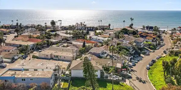 227 W El Portal