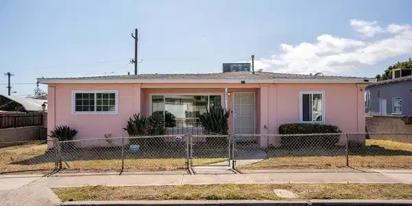 212 Los Alamos Dr