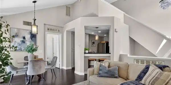 25171 La Jolla Way