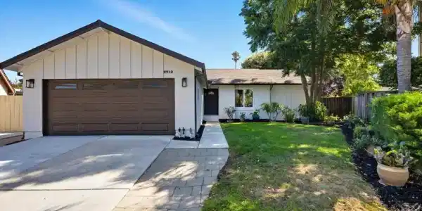 2210 Renfrew Court