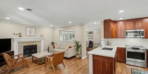 2259 Foxhill Dr