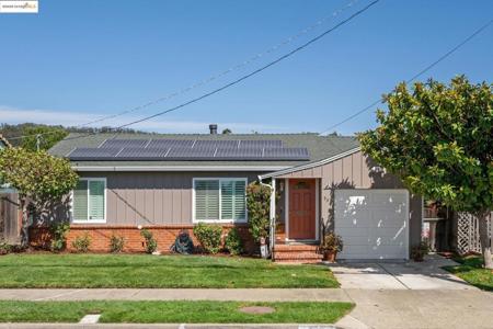 952 Amador St