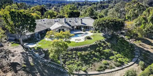 5295 Avenida Maravillas