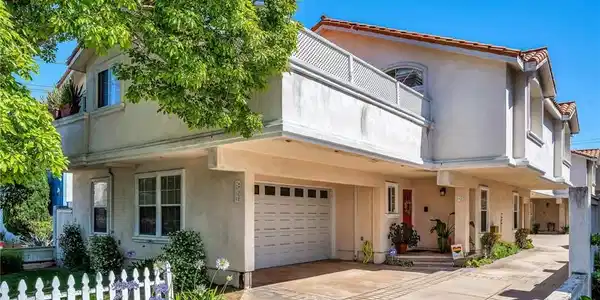 2514 Vanderbilt Lane