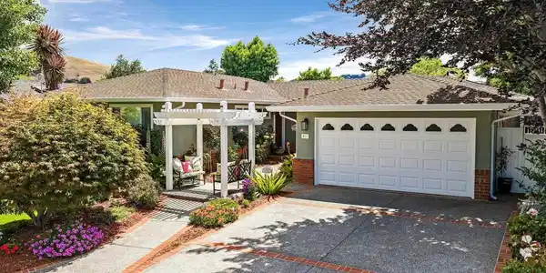 524 Hillview Dr