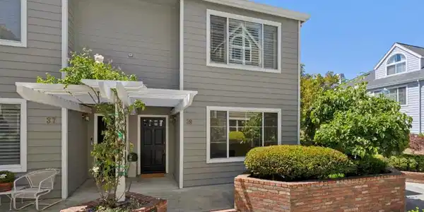 3421 El Camino Real
