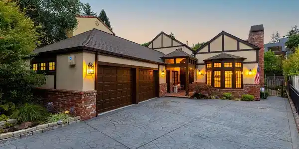 21 Oval Rd