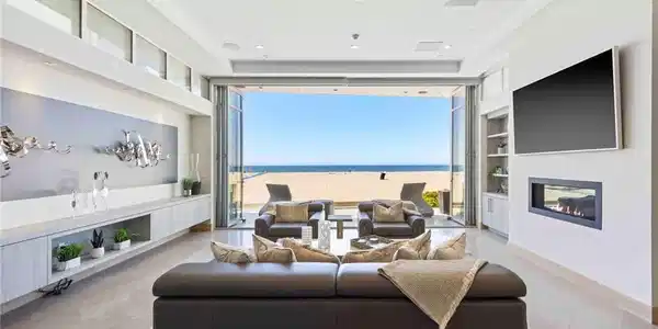 212 The Strand