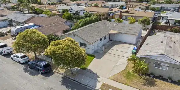 1805 Ionian Street