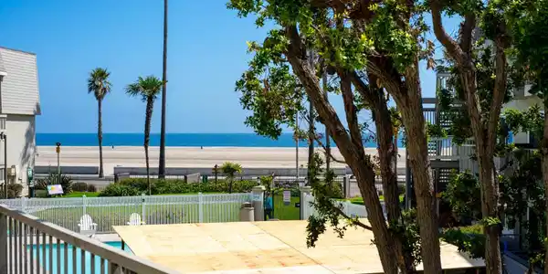 246 E Surfside Drive
