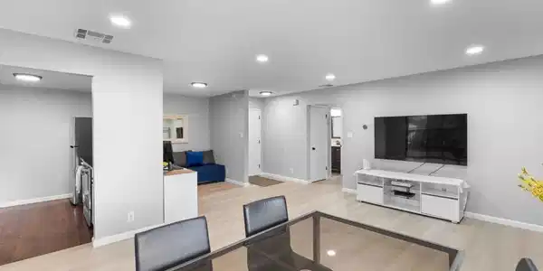2400 Shadow Lane