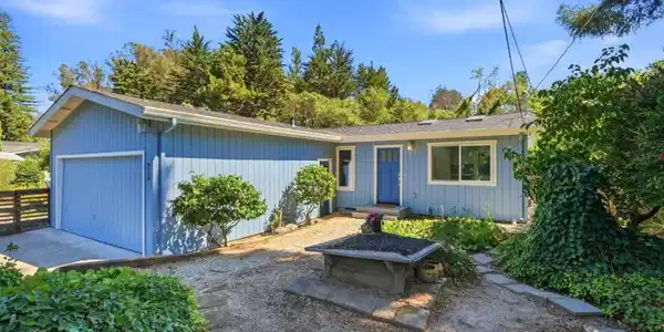 915 Pinetree Lane