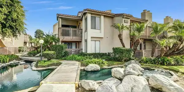 4791 LAGO DRIVE