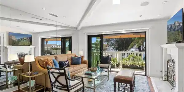 1030 Bayside Cove