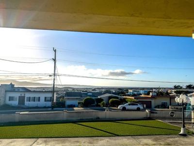 1976 Grandview Street