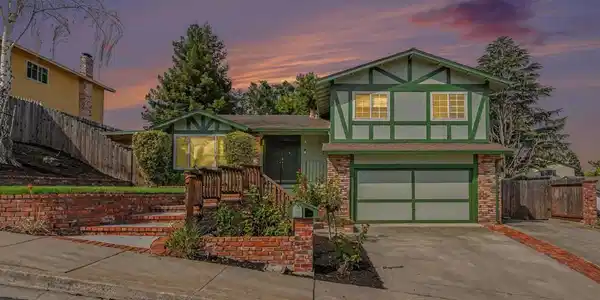 2326 Peachtree Cir
