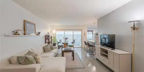 8710 Delgany