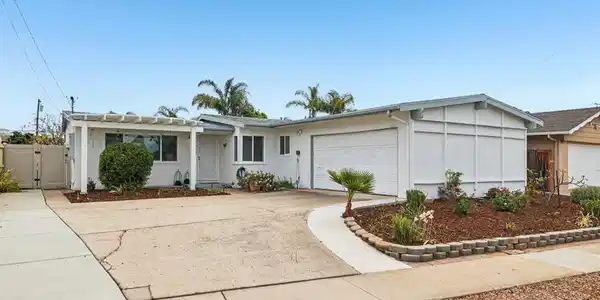 3657 Mount Acomita