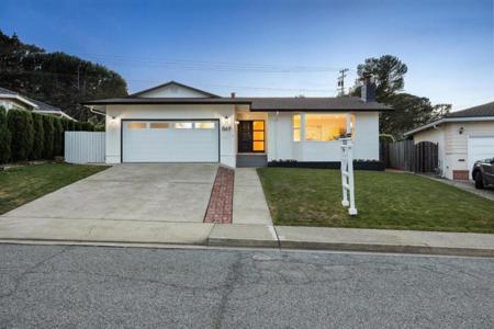 869 Crestview Drive