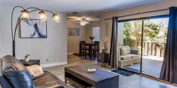 900 Cambridge Dr