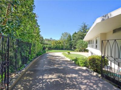 1209 Granvia Altamira