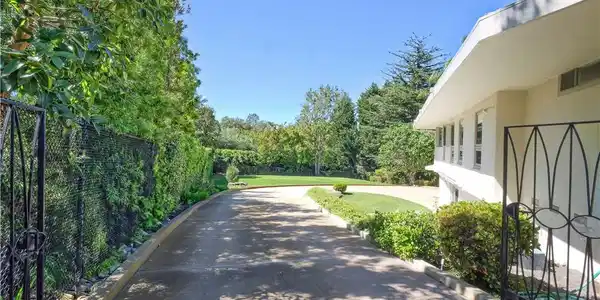 1209 Granvia Altamira