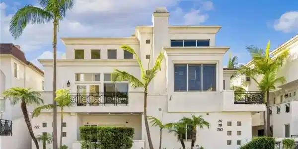 716 Manhattan Beach Boulevard