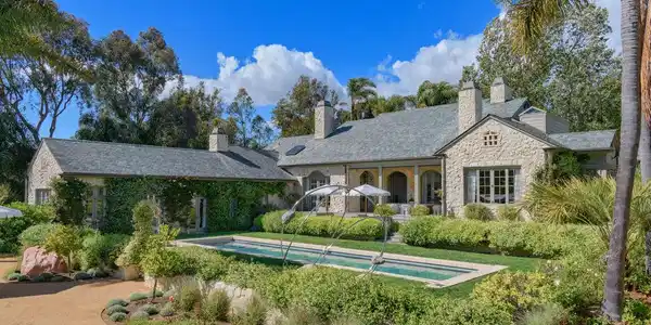 6625 Zumirez Drive