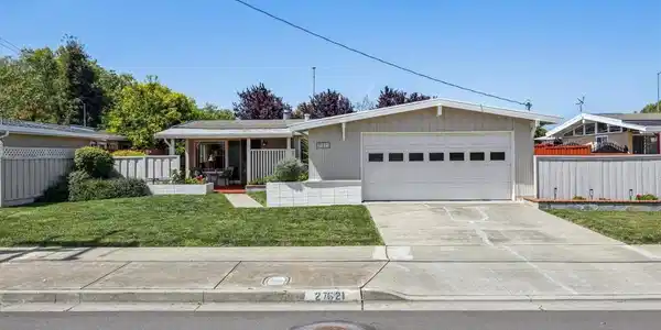 27621 Loyola Ave
