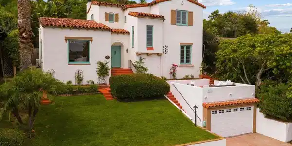 3761 La Cresta Drive