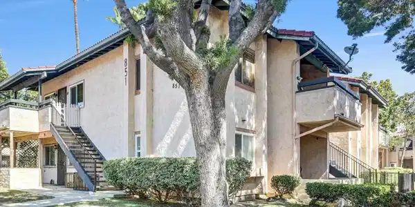 851 W San Ysidro