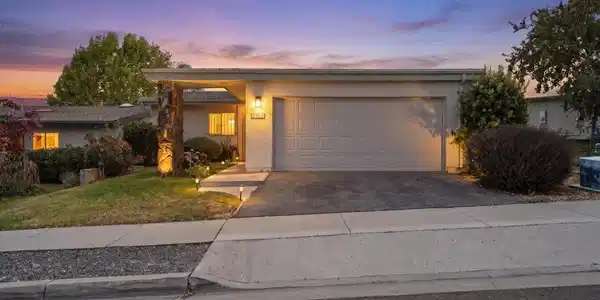 3902 N Vista Campana