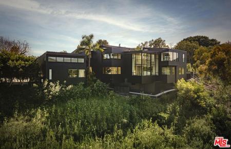 28869 Selfridge Drive