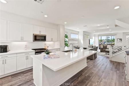 697 W 17th
