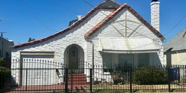 3809 Solano Ave