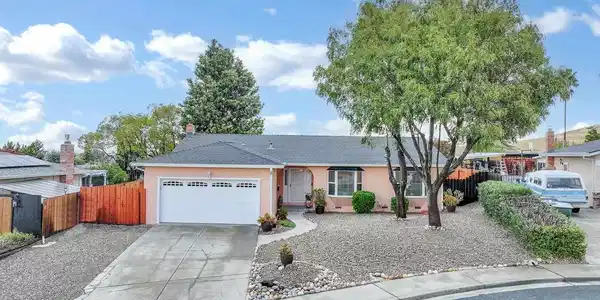 17 Cedarbrook Pl