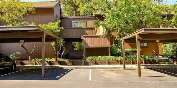 8112 Camelback Pl