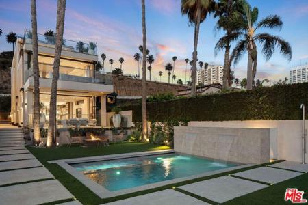 940 Palisades Beach Road