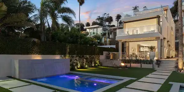 938 Palisades Beach Road